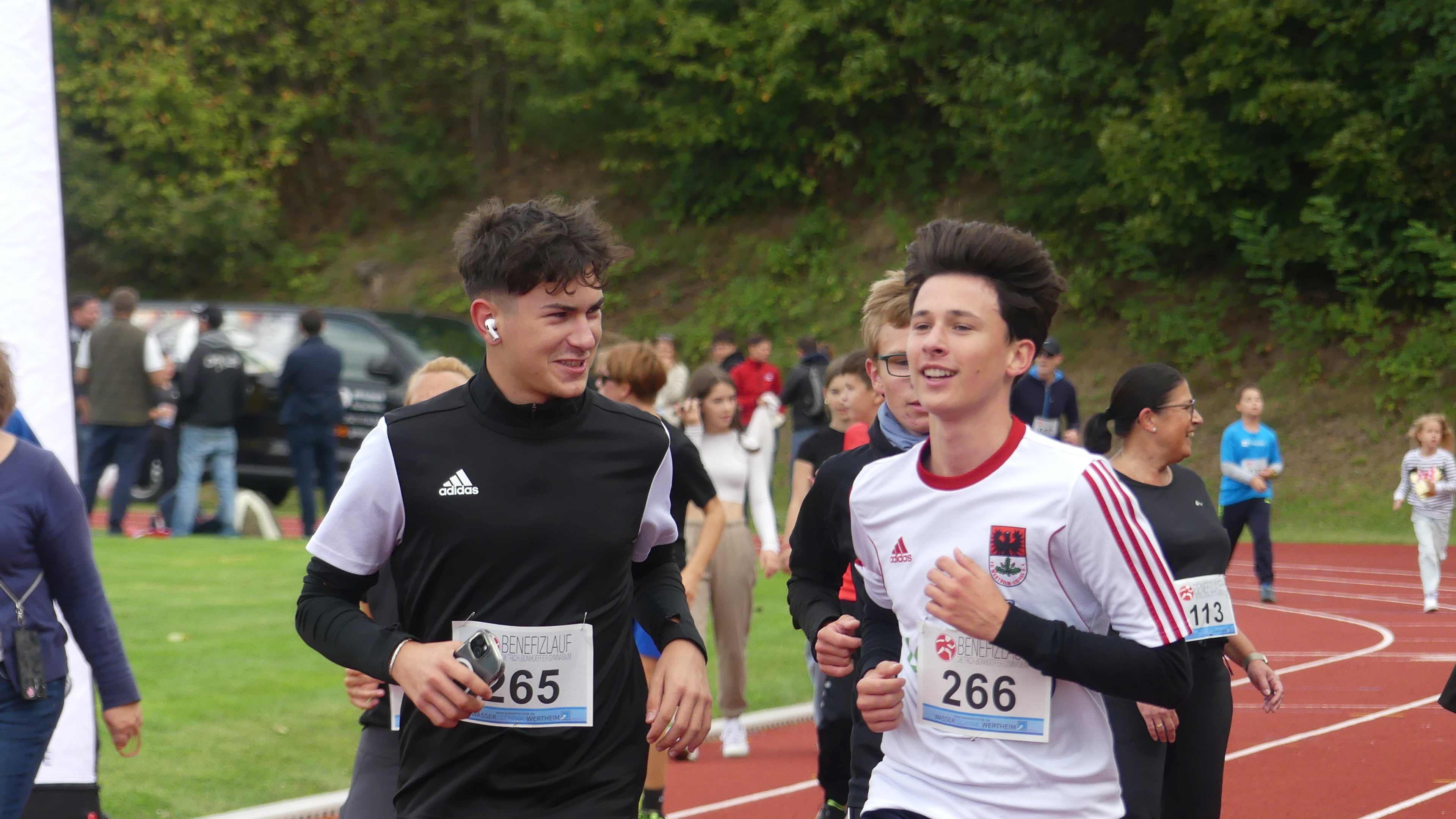 Bild vom 14. Benefizlauf im Jahr 2024. Dies ist das 177. Bild.